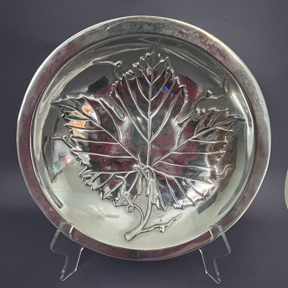 Mariposa Brillante 11" Grape Leaf Bowl - Made In Mexico